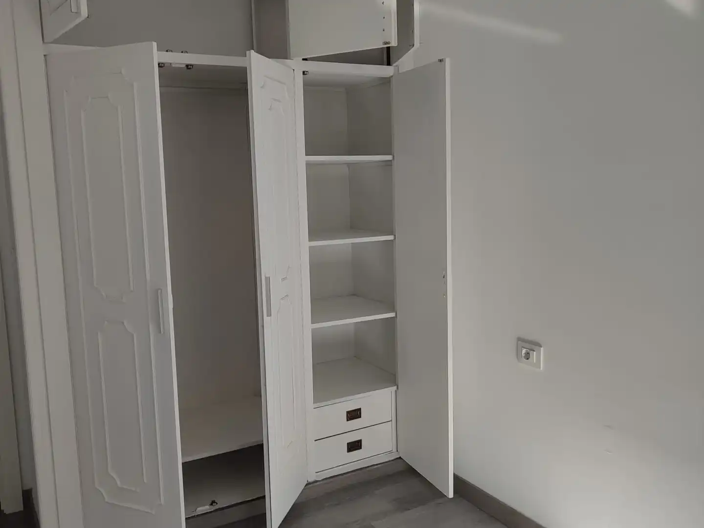 Schlafzimmer von Wohnung zur Miete in Santiago de Compostela  mit Heizung, Abstellraum und Ofen
