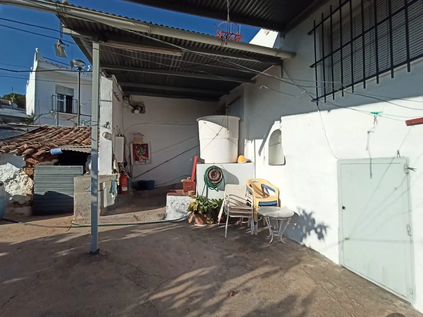 Außenansicht von Einfamilien-Reihenhaus zum Verkauf in Cártama mit Privatgarten, Terrasse und Abstellraum