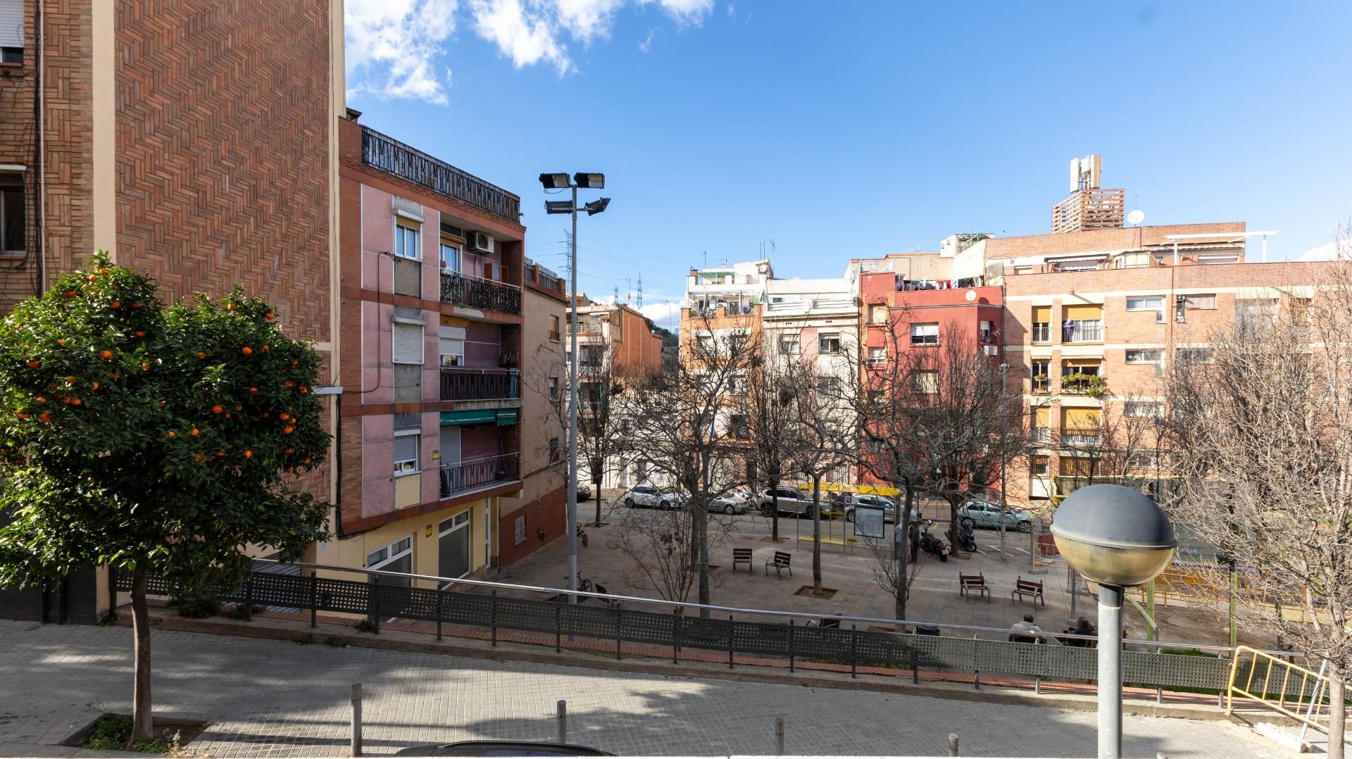 Exterior view of Single-family semi-detached for sale in  Barcelona Capital  with Terrace