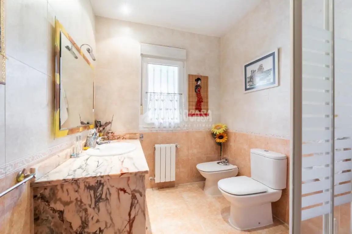 Baño de Casa adosada en venta en Torrelodones con Calefacción, Jardín privado y Terraza
