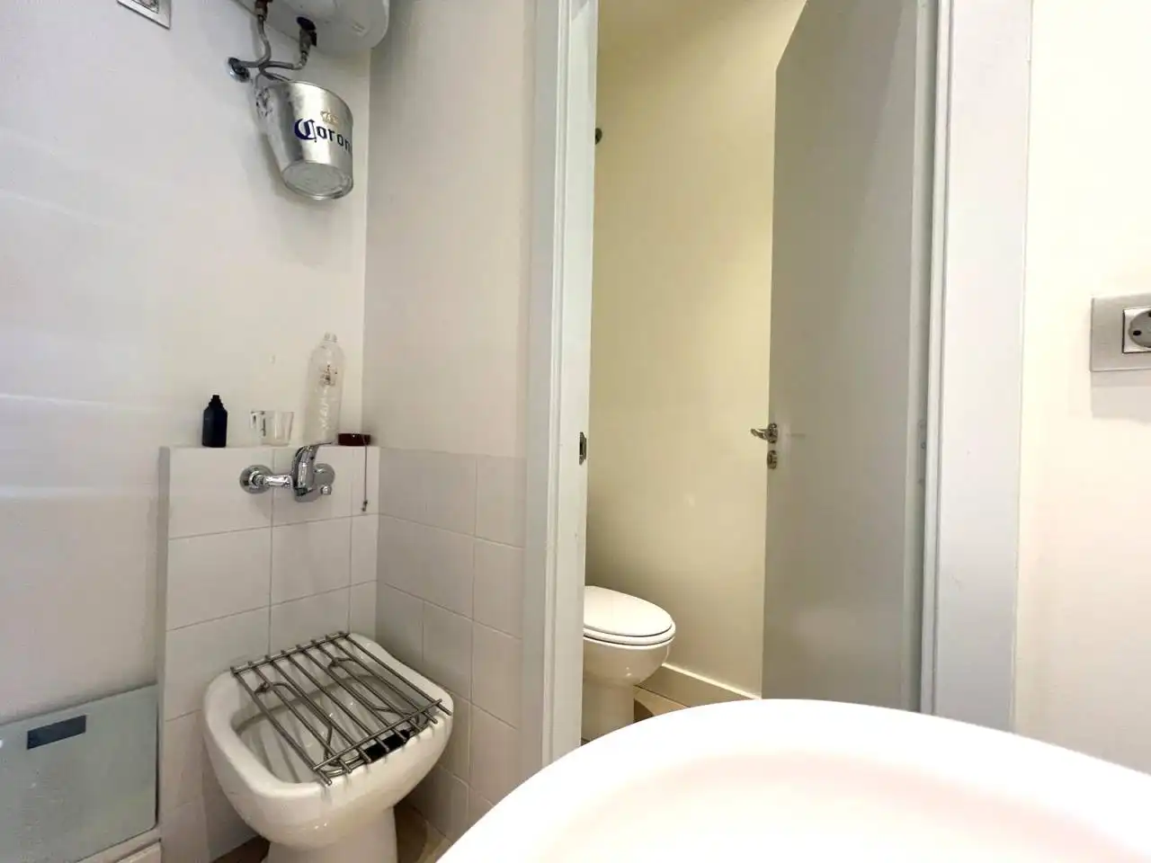 Badezimmer von Büro zur Miete in Burgos mit Klimaanlage und Heizung