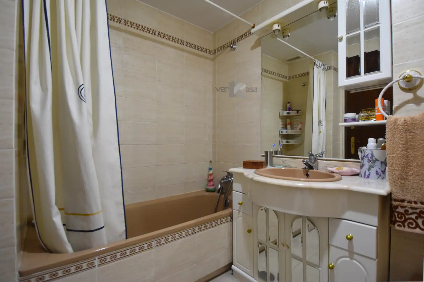 Baño de Piso en venta en Pinto con Calefacción, Terraza y Piscina comunitaria