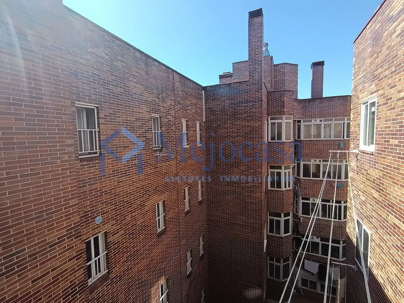 Vista exterior de Piso en venta en Coslada con Aire acondicionado, Calefacción y Trastero