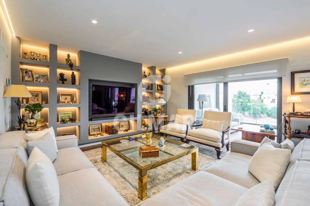 Piso en Venta en Calle de Luis Martinez Feduchi en Encinar de los Reyes