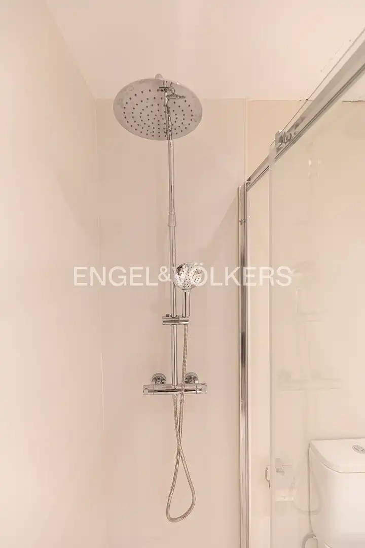 Bathroom of Flat for rent in Madrid  with Air Conditioner, Heating and Terrace