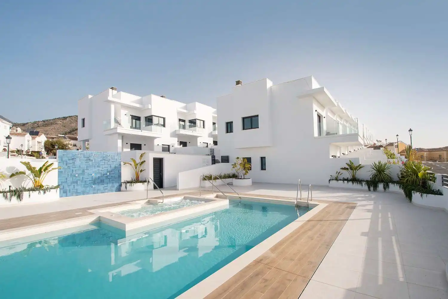 Piscina de Casa adosada en venta en Nerja con Aire acondicionado, Calefacción y Terraza