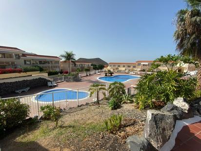 Vista exterior de Apartament en venda en Arona amb Terrassa i Piscina comunitària