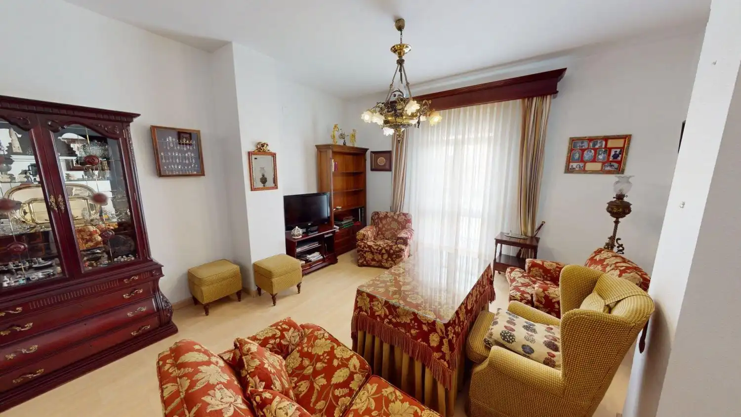 Living room of Flat for sale in Sevilla  with Air Conditioner, Heating and Balcony