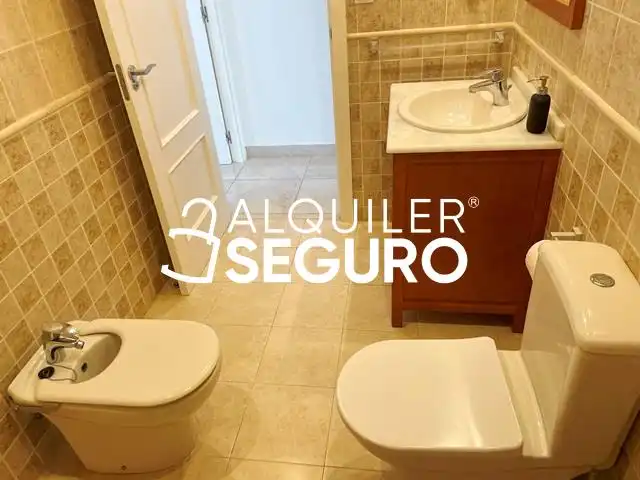 Bany de Pis de lloguer en Dénia amb Aire condicionat, Terrassa i Traster