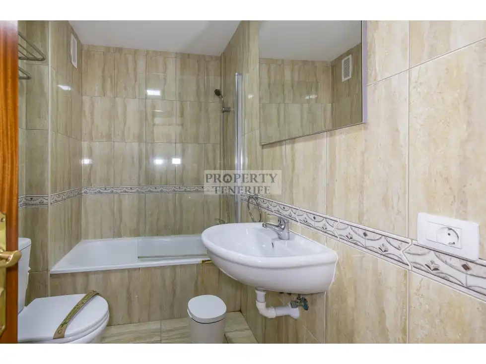 Bathroom of Flat for sale in Arona  with Swimming Pool