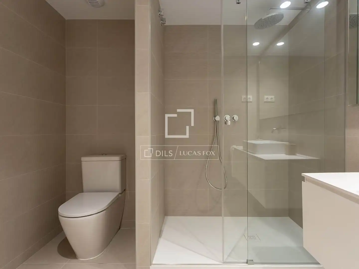 Bathroom of Flat for sale in Barcelona  with Air Conditioner, Heating and Terrace