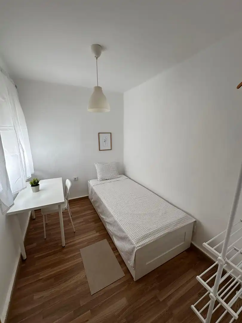 Dormitori de Pis per a compartir en Ávila amb Calefacció, Terrassa i Moblat