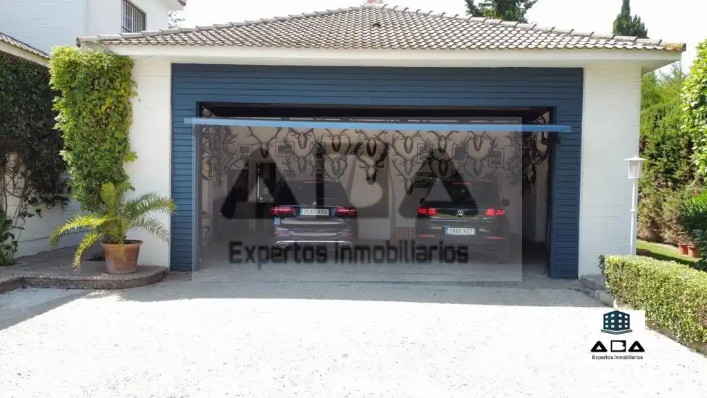 Aparcament de Casa o xalet en venda en Jerez de la Frontera amb Aire condicionat, Calefacció i Jardí privat