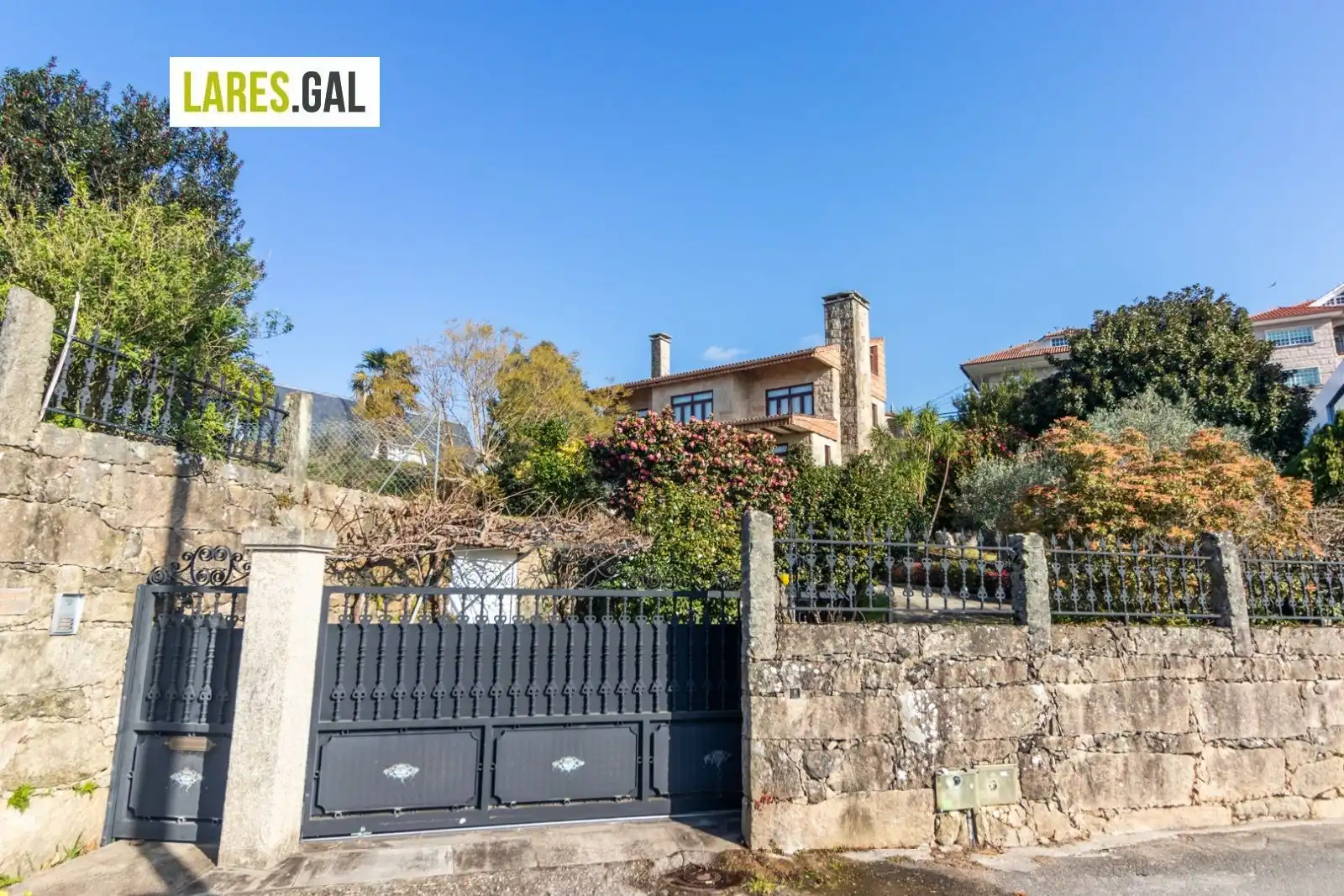 Vista exterior de Casa o xalet de lloguer en Moaña amb Calefacció, Terrassa i Moblat