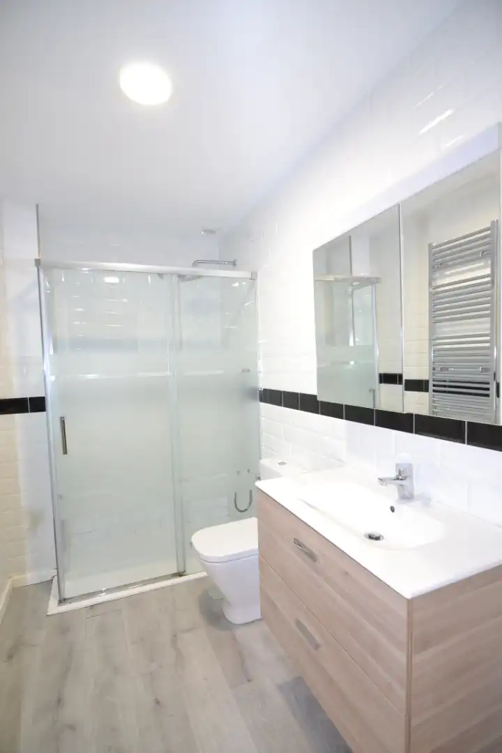 Bathroom of Flat for sale in Plasencia  with Heating, Terrace and Storage room