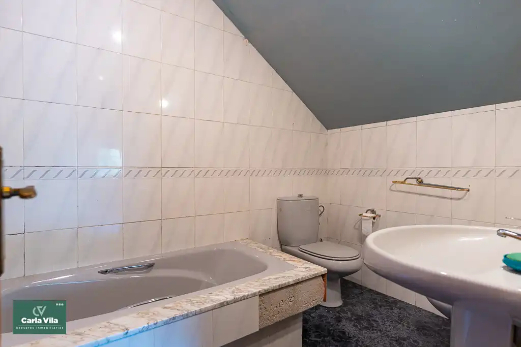 Baño de Casa o chalet en venta en Lugo con Calefacción, Jardín privado y Parquet
