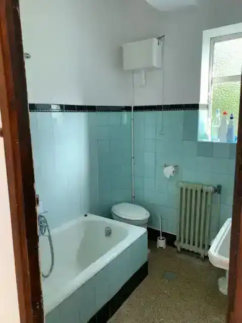 Bany de Casa o xalet en venda en Pontevedra Capital  amb Calefacció, Jardí privat i Traster