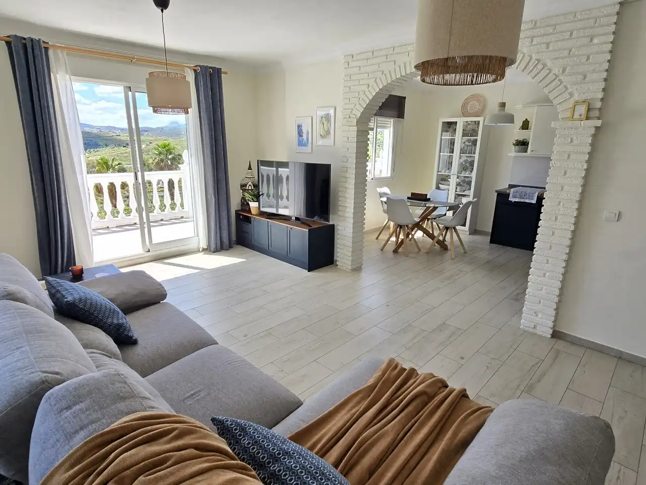 Sala de estar de Casa o chalet en venta en Alcaucín con Aire acondicionado y Piscina