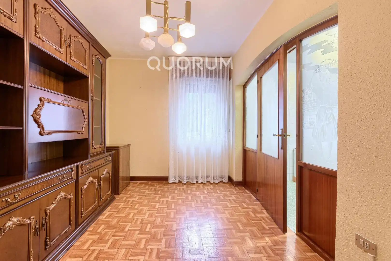 Comedor de Piso en venta en Basauri  con Calefacción, Trastero y Amueblado