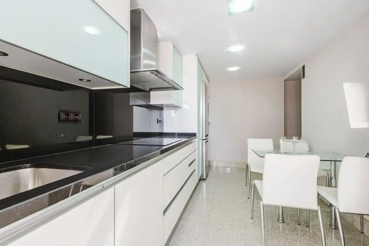 Cuina de Pis en venda en Vélez-Málaga amb Aire condicionat, Calefacció i Jardí privat