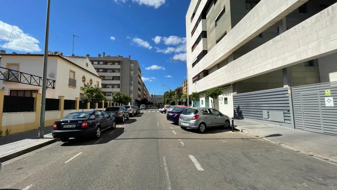 Vista exterior de Garatge en venda en Córdoba