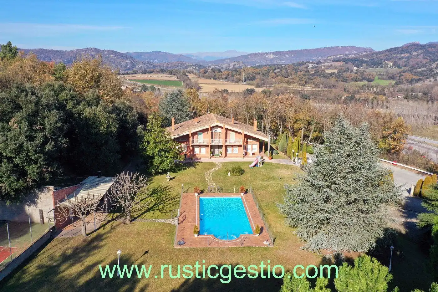 Villa mit Pool zum Verkauf in Orís