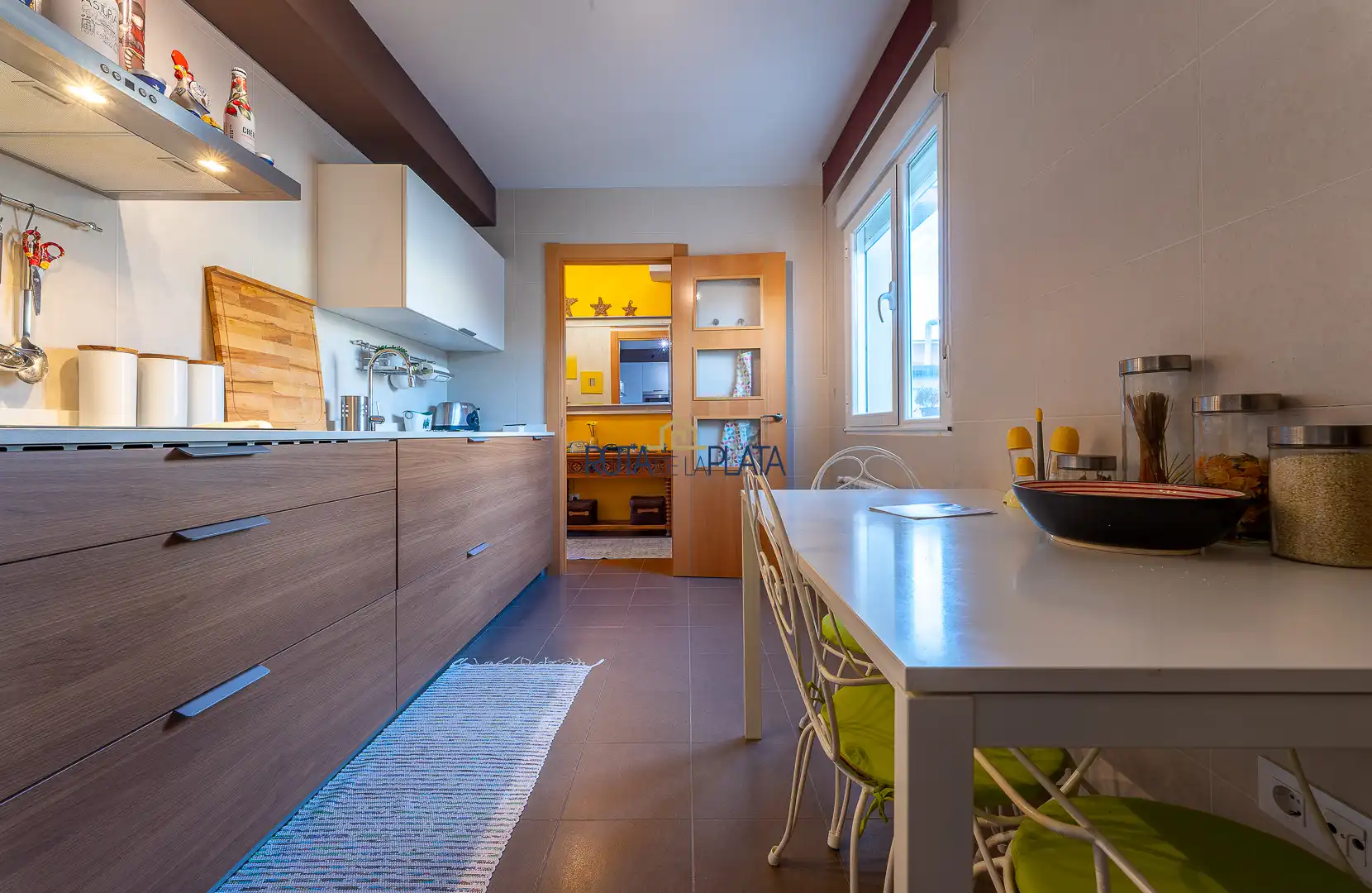 Cocina de Casa adosada en venta en Roales con Calefacción, Jardín privado y Alarma