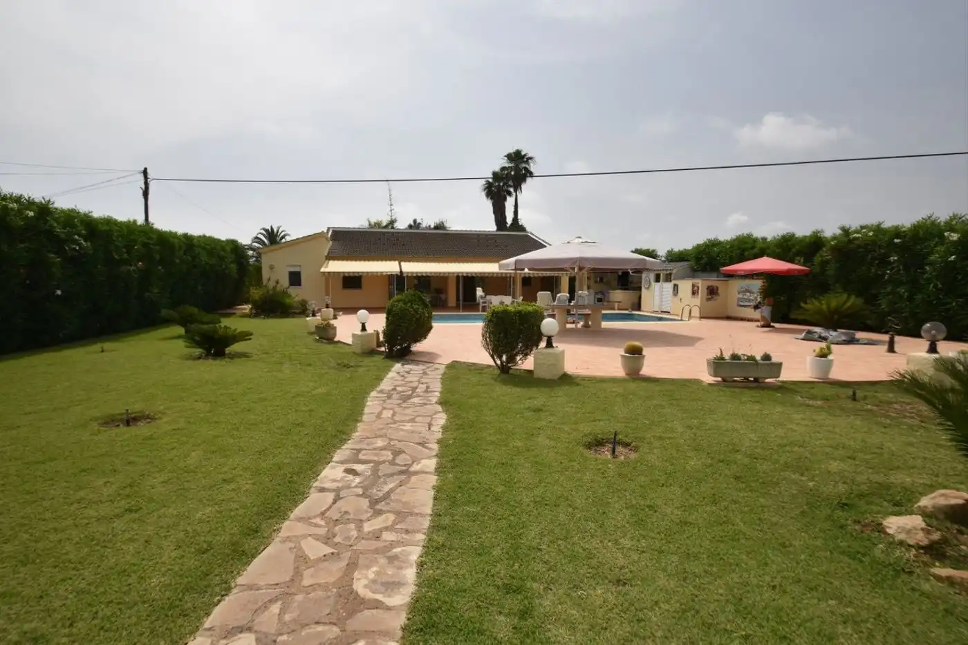 Villa con piscina in vendita a Els Poblets