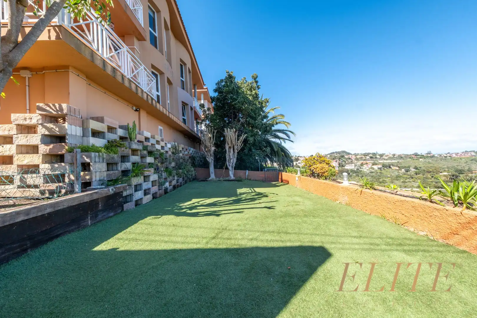 Terrasse von Einfamilien-Reihenhaus zum Verkauf in Santa Brígida mit Parkett