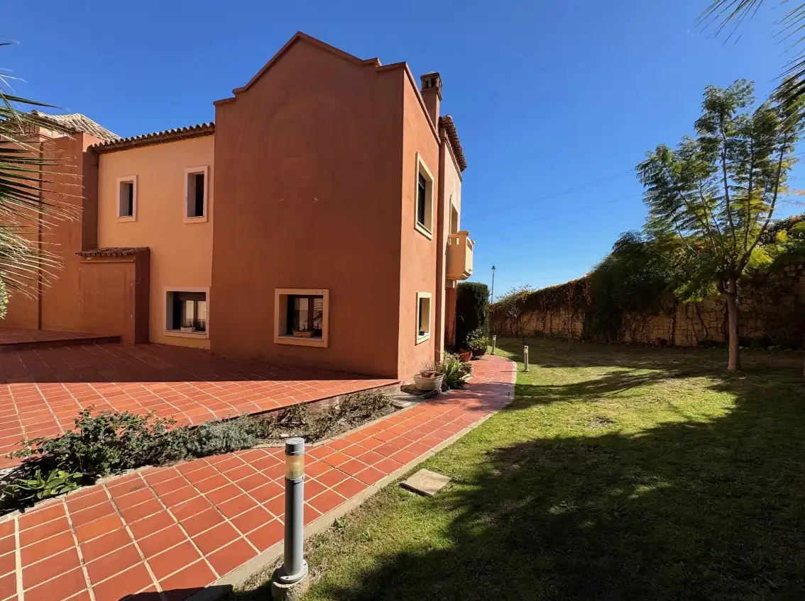 Jardí de Casa adosada en venda en Estepona amb Aire condicionat, Calefacció i Jardí privat