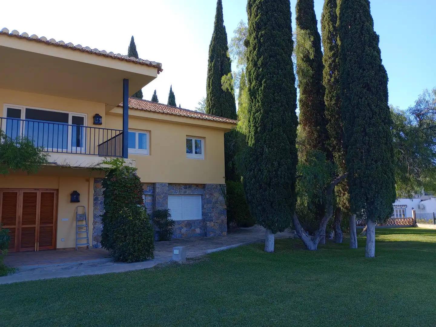 Vista exterior de Casa o xalet de lloguer en Almuñécar amb Aire condicionat, Calefacció i Terrassa