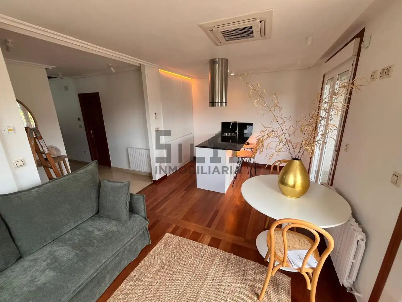Living room of Apartments for rent in Ourense Capital   with Air Conditioner, Heating and Parquet flooring