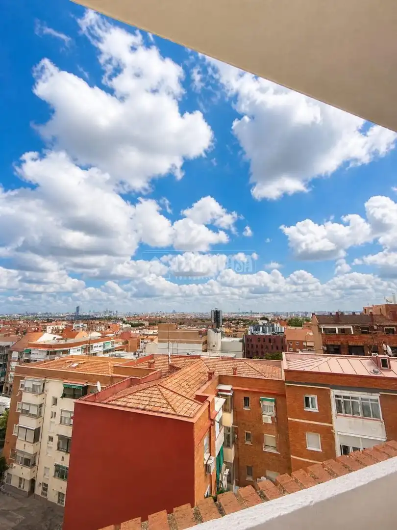 Vista exterior de Piso en venta en Madrid con Terraza