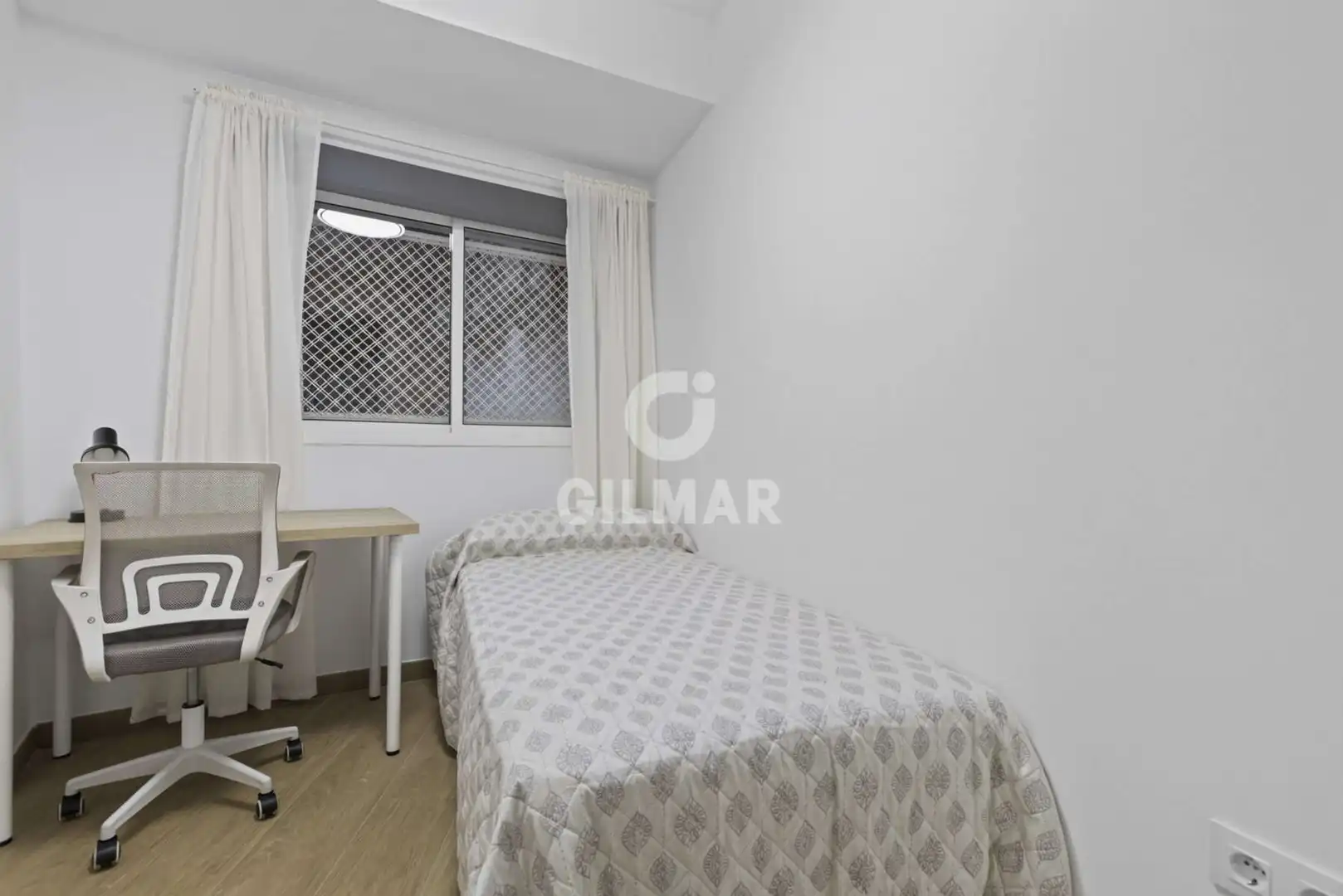 Habitación de Piso en venta en Sevilla con Calefacción y Jardín privado