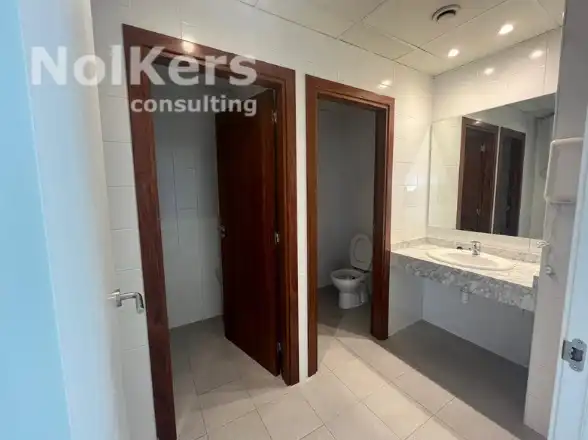 Bathroom of Office for rent in L'Hospitalet de Llobregat  with Air Conditioner and Heating