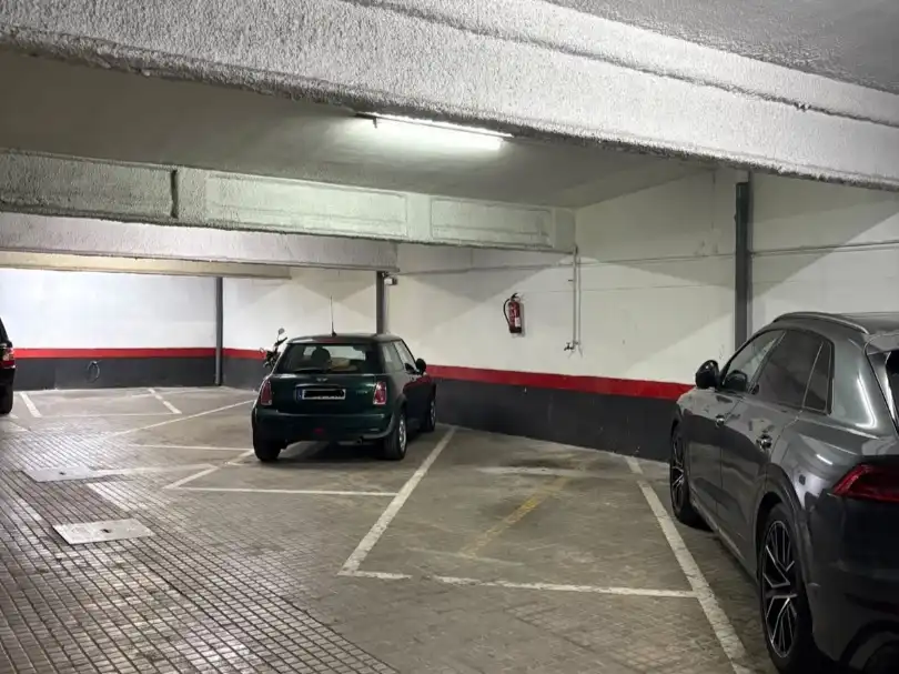 Garaje de alquiler en Calle de Fernández de la Hoz, 59, Ríos Rosas - Nuevos Ministerios