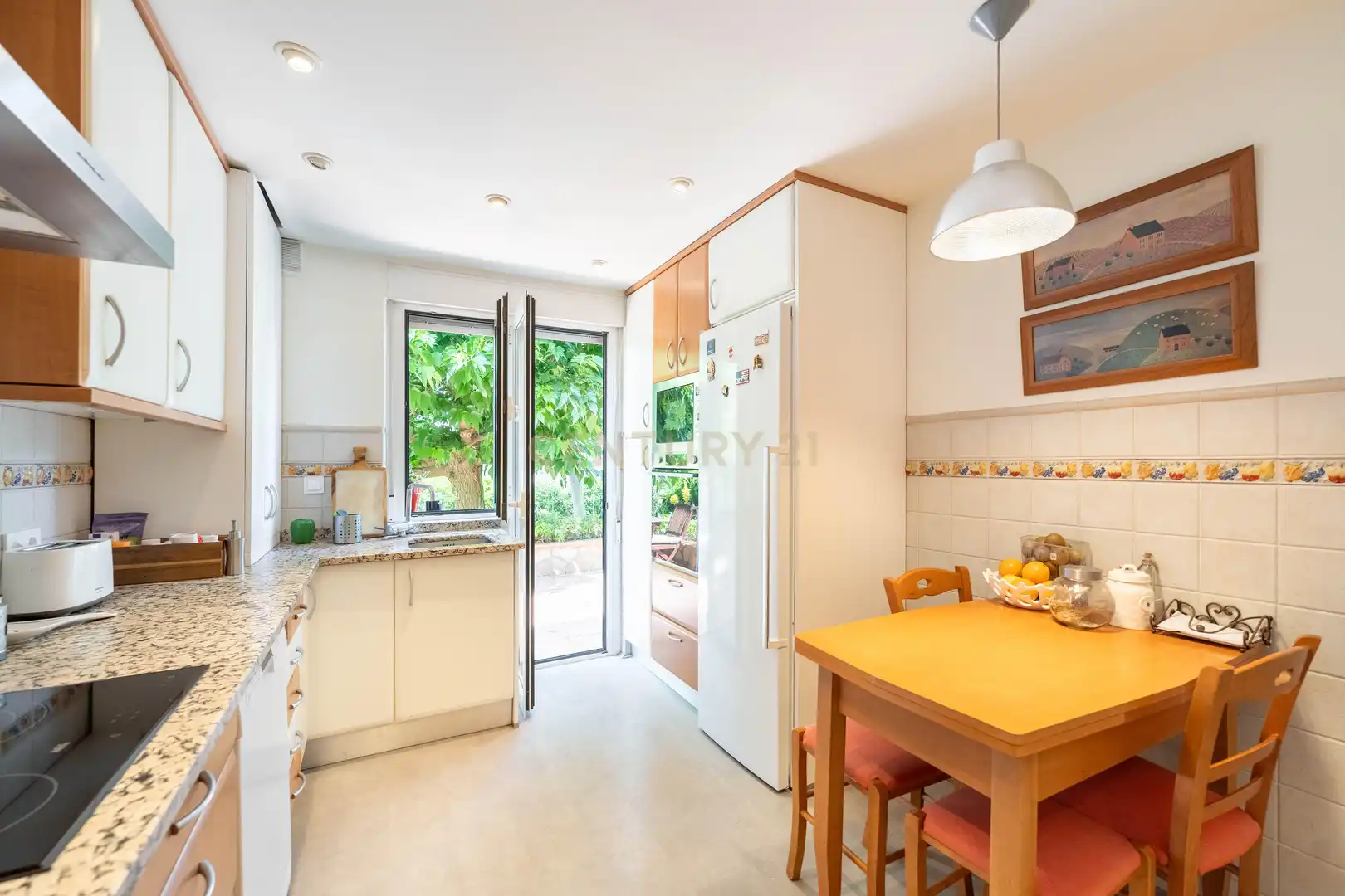 Cocina de Casa o chalet de alquiler en Galapagar con Jardín privado, Piscina y Horno