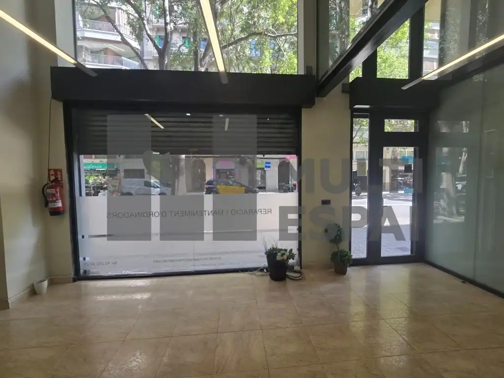 Business premises for sale in Carrer de Viladomat, imagen 2