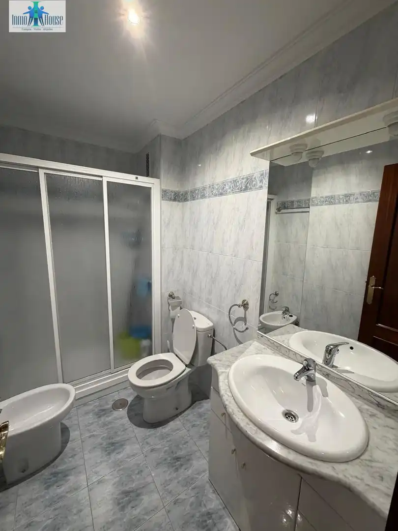 Bathroom of Apartments for sale in Albacete  with Air Conditioner, Heating and Storage room