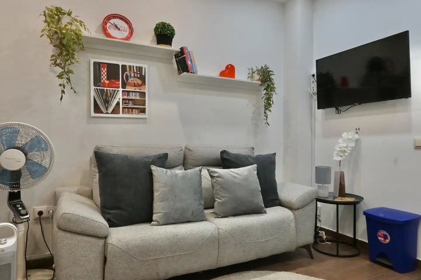 Living room of Study for rent in Madrid  with Air Conditioner, Heating and Furnished