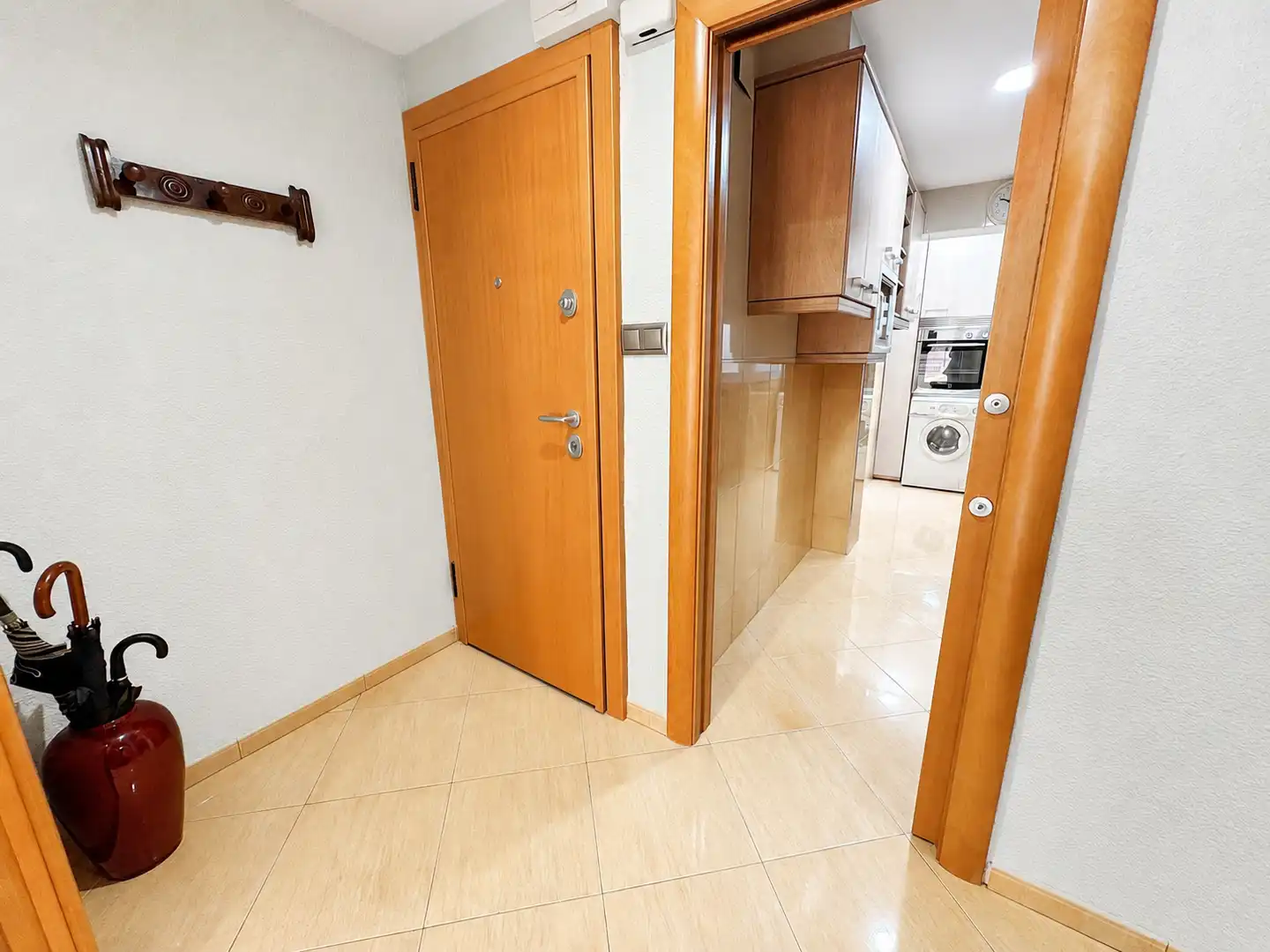 Flat for sale in Valencia  with Air Conditioner, Furnished and Oven