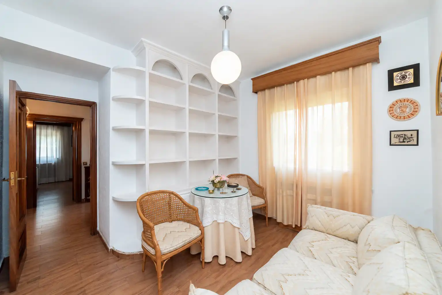 Sala d'estar de Casa o xalet en venda en Pozuelo de Alarcón amb Calefacció, Jardí privat i Terrassa