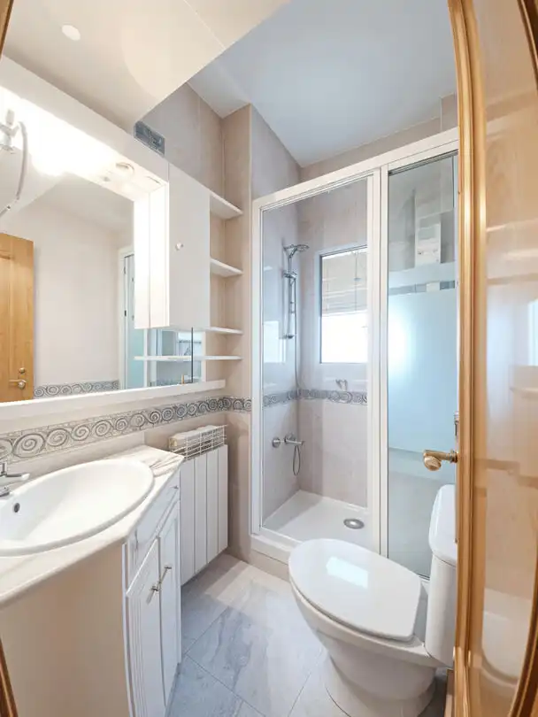 Badezimmer von Wohnung zum Verkauf in Madrid mit Heizung, Terrasse und Abstellraum