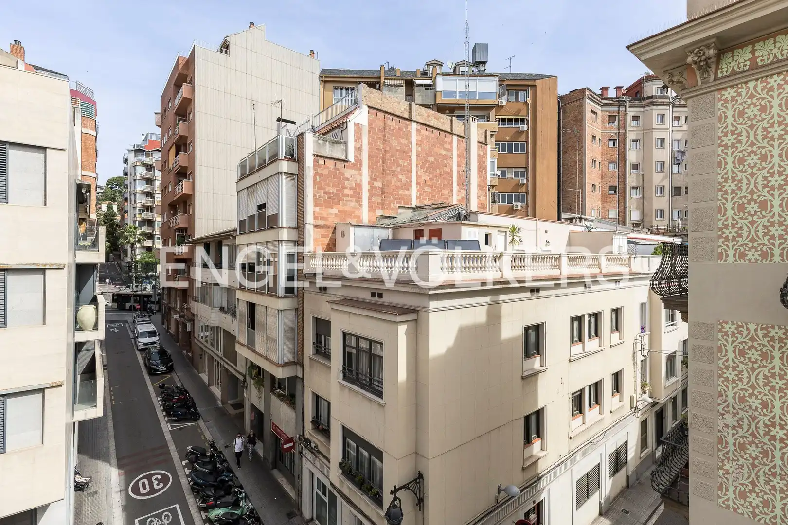 Exterior view of Flat for sale in Barcelona  with Air Conditioner, Heating and Balcony