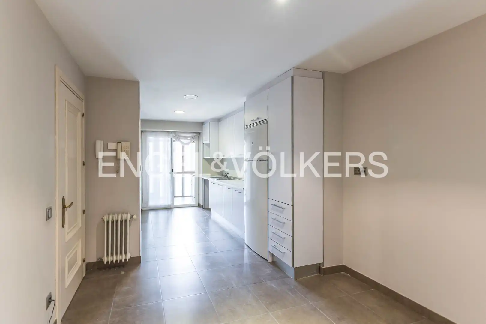 Wohnung zur Miete in Madrid mit Klimaanlage, Heizung und Privatgarten