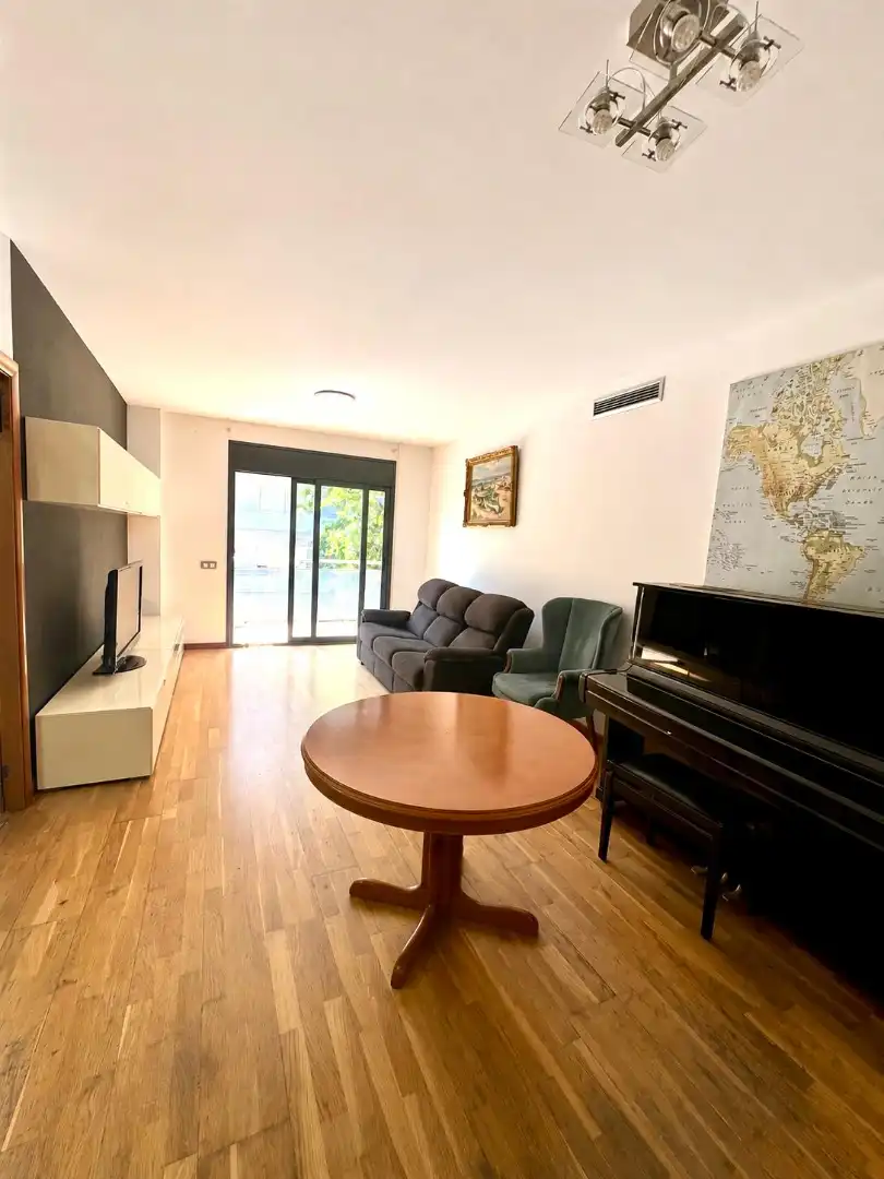 Sala d'estar de Pis en venda en Barcelona amb Aire condicionat, Calefacció i Parquet