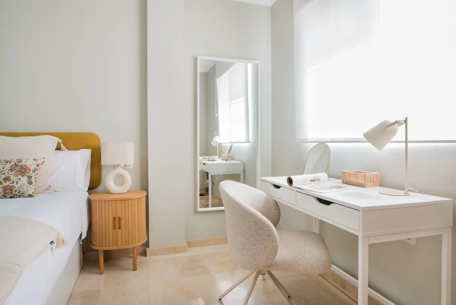 Bedroom of Flat for sale in Marbella  with Air Conditioner, Terrace and Furnished