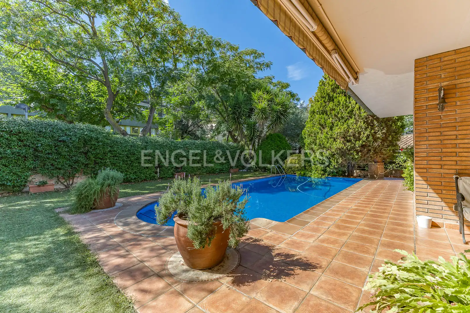 Vista exterior de Casa o chalet de alquiler en Sant Cugat del Vallès con Calefacción, Jardín privado y Piscina