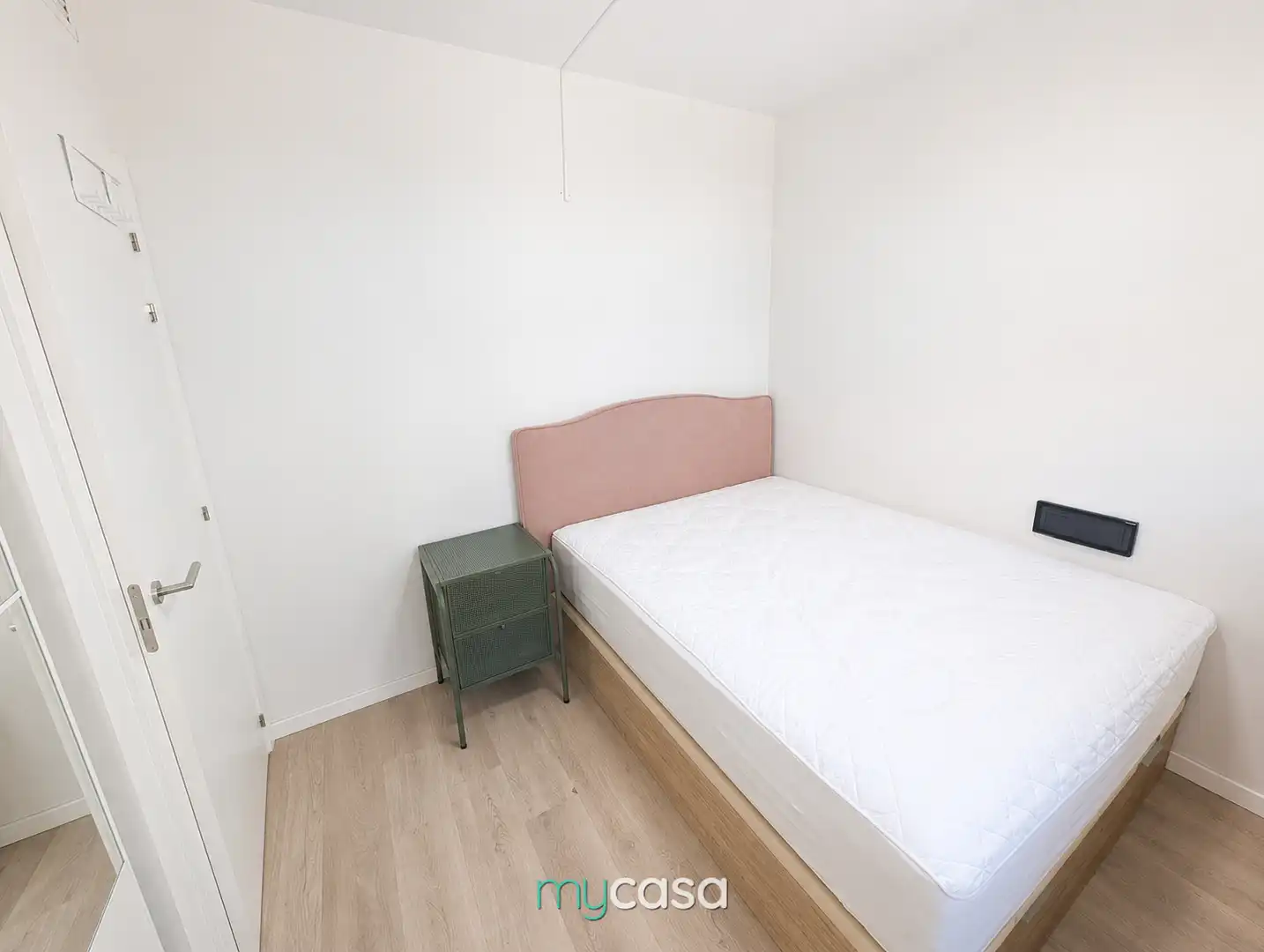 Dormitori de Pis en venda en Sant Adrià de Besòs amb Aire condicionat, Terrassa i Traster