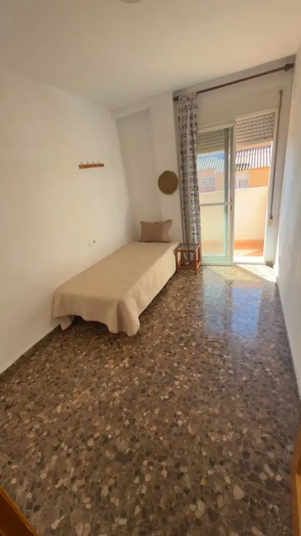 Bedroom of Flat for rent in Burjassot  with Furnished, Oven and Washing machine